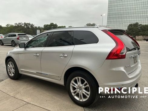 Used 2016 Volvo XC60 T5 Premier w/ Proximity Package FWD image 4