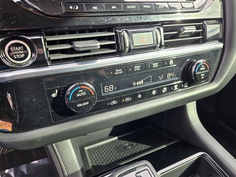 Used 2023 Nissan Pathfinder SL image 22