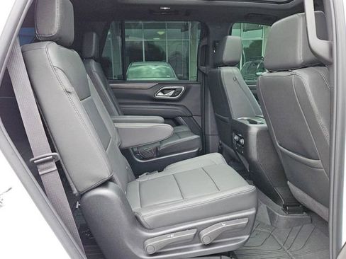 Used 2024 Chevrolet Tahoe Z71 w/ Luxury Package AWD/4WD image 15
