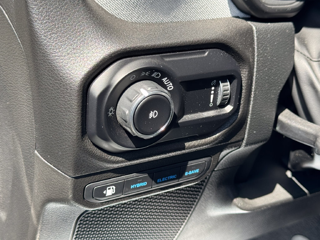 Used 2024 Jeep Wrangler Unlimited w/ Convenience Group AWD/4WD image 12