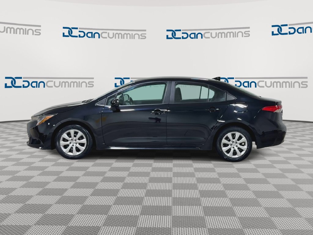 Used 2025 Toyota Corolla LE FWD image 5