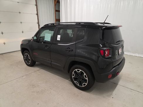 Used 2017 Jeep Renegade Trailhawk AWD/4WD image 3