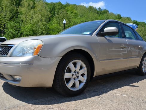 Used 2006 Ford Five Hundred SEL FWD image 2