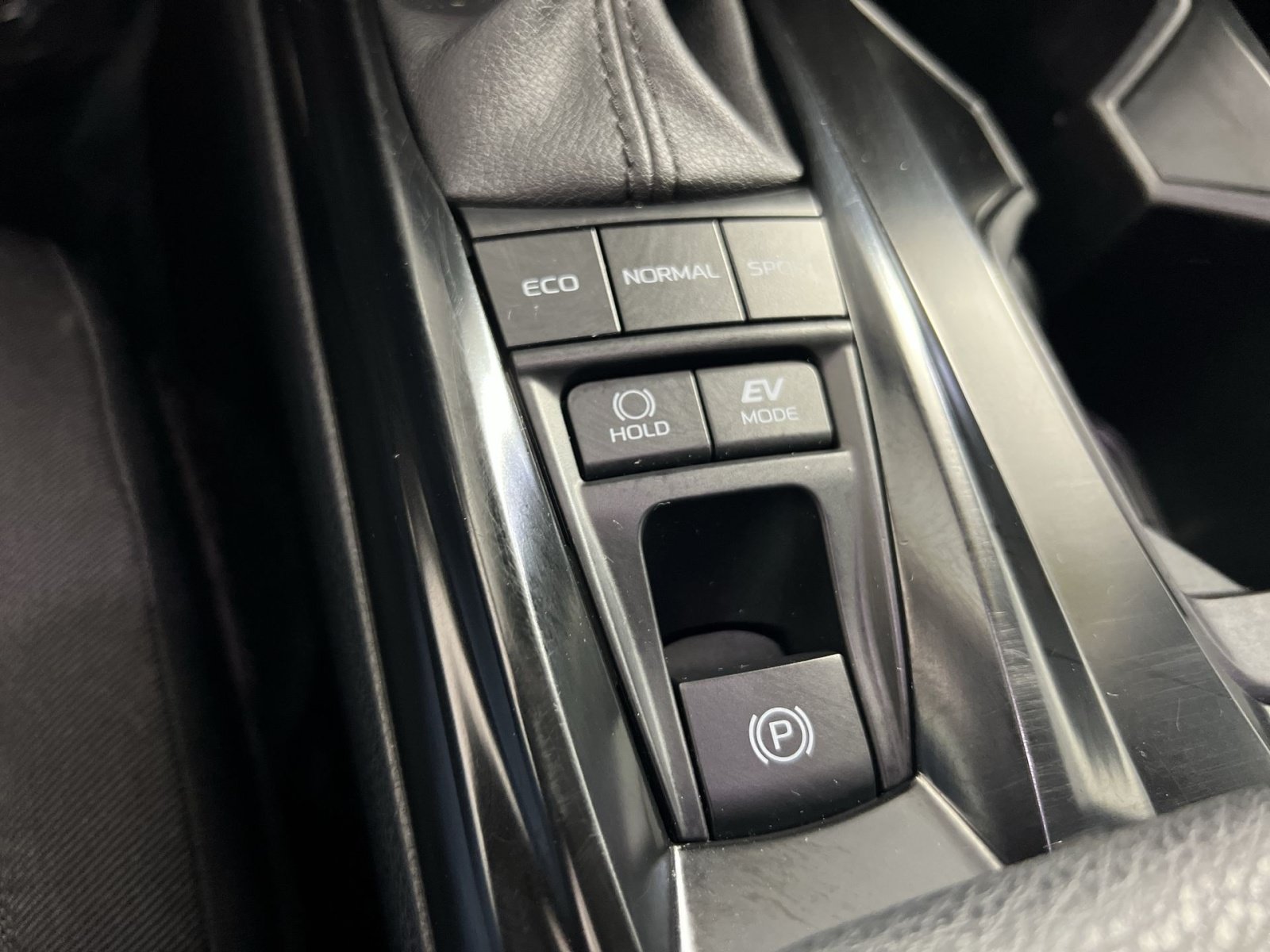 Used 2025 Toyota Camry LE FWD image 32