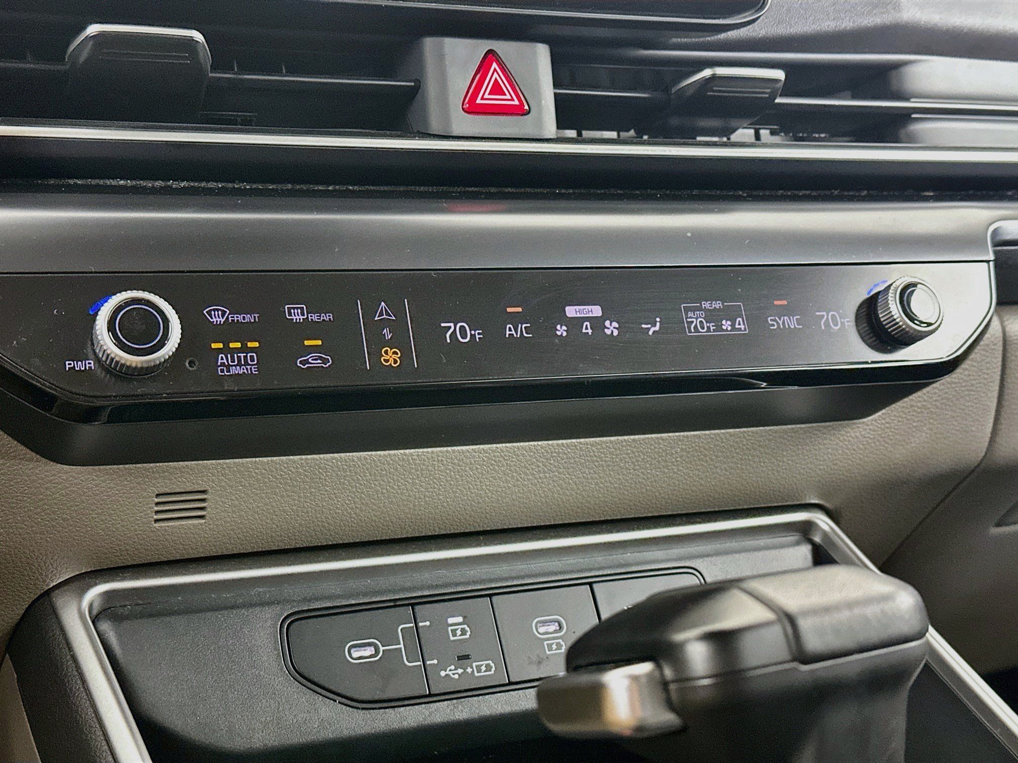 Used 2025 Kia Carnival FWD image 24