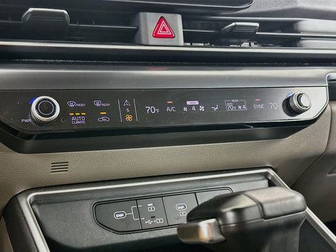 Used 2025 Kia Carnival FWD image 24