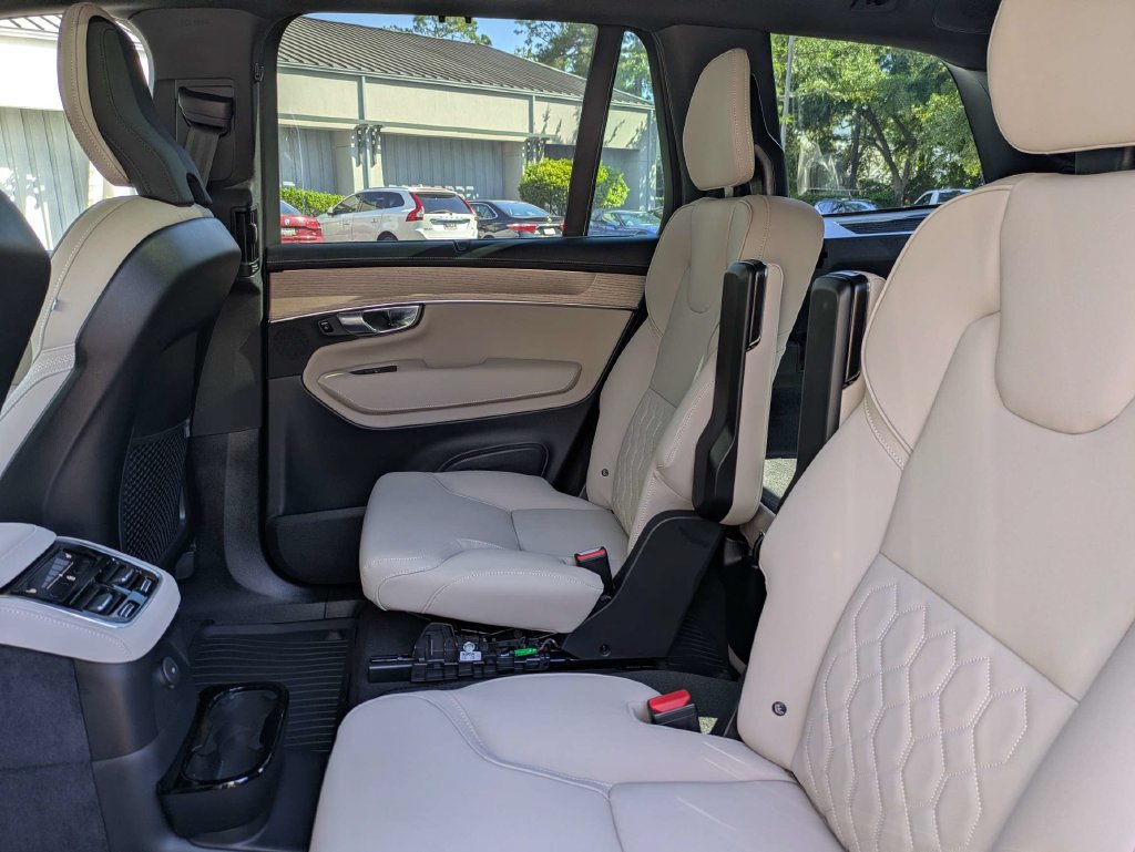 New 2027 Volvo XC90 T8 Plus AWD/4WD image 14