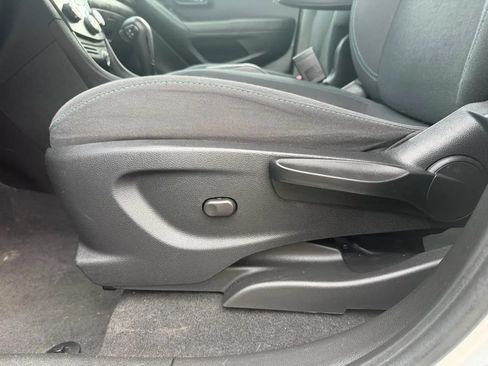 Used 2016 Chevrolet Trax LS FWD image 26