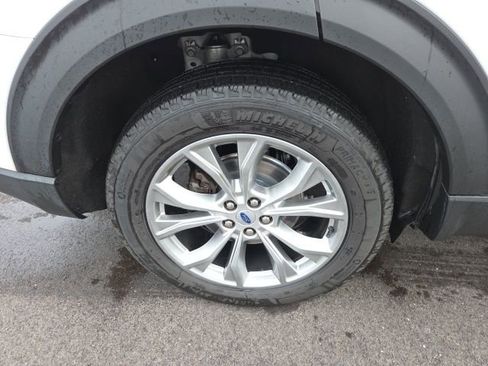 Certified 2023 Ford Explorer XLT w/ Equipment Group 202A image 5