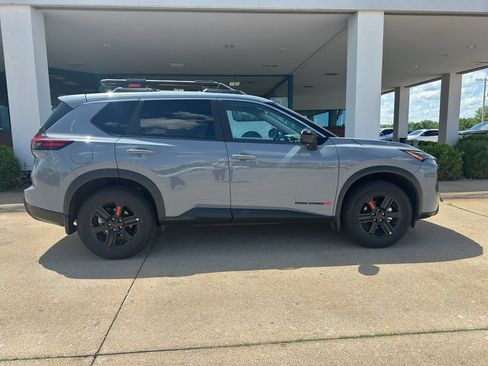 Used 2025 Nissan Rogue SV AWD/4WD image 7