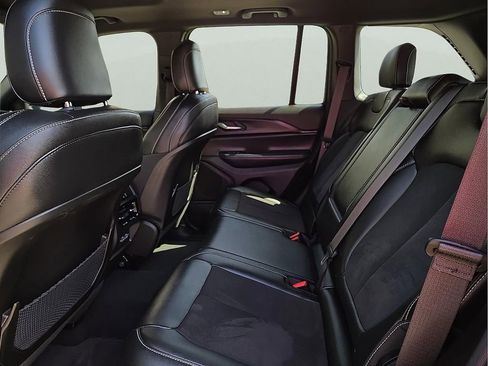 Used 2024 Jeep Grand Cherokee Altitude image 10