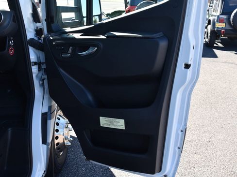 Used 2022 Mercedes-Benz Sprinter 3500 image 18