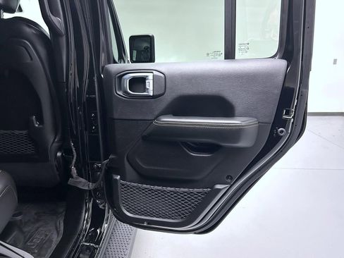 Used 2024 Jeep Wrangler Unlimited Sahara w/ Technology Group image 17