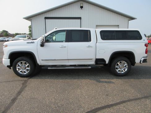 Certified 2024 Chevrolet Silverado 2500 High Country w/ High Country Premium Package AWD/4WD image 8