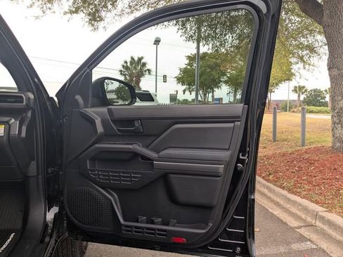 Certified 2025 Toyota Tacoma SR5 AWD/4WD image 31