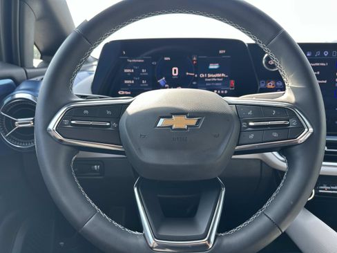 Used 2026 Chevrolet Equinox EV LT FWD image 19