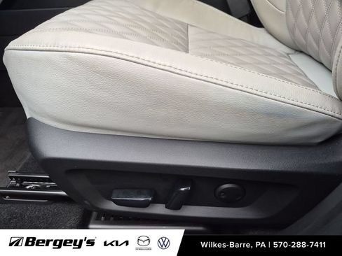 Used 2023 Mitsubishi Outlander SEL AWD/4WD image 13