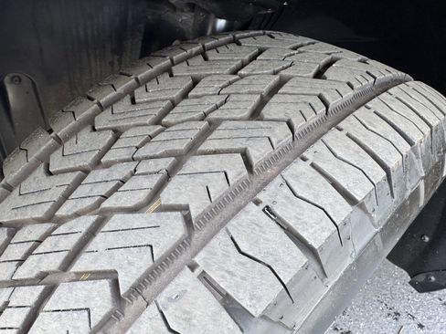 Used 2025 Volkswagen Atlas Peak Edition SE image 13