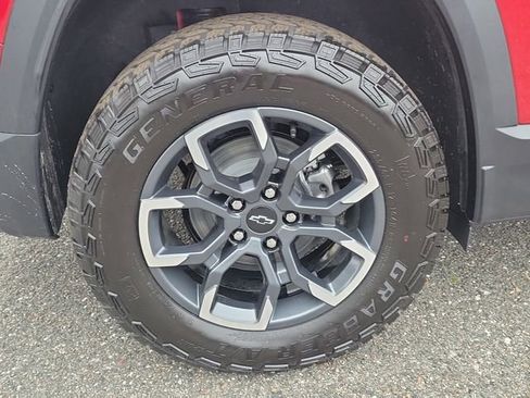 New 2026 Chevrolet Equinox ACTIV w/ LPO, Floor Liner Package image 5