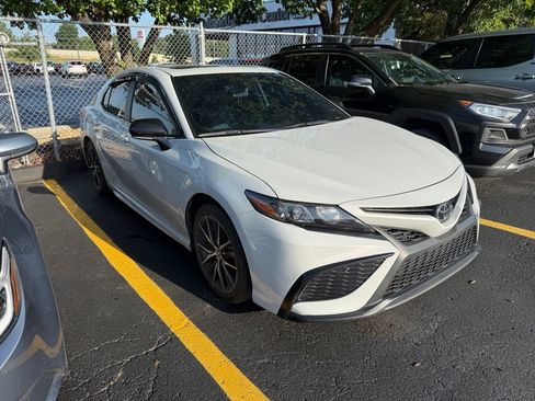 Used 2024 Toyota Camry SE w/ Convenience Package FWD image 4