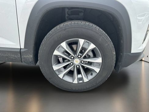 Used 2025 Chevrolet Equinox LT w/ Safety and Technology Package FWD image 12