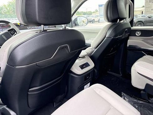 New 2026 Lincoln Navigator L Reserve w/ Jet Appearance Package AWD/4WD image 17