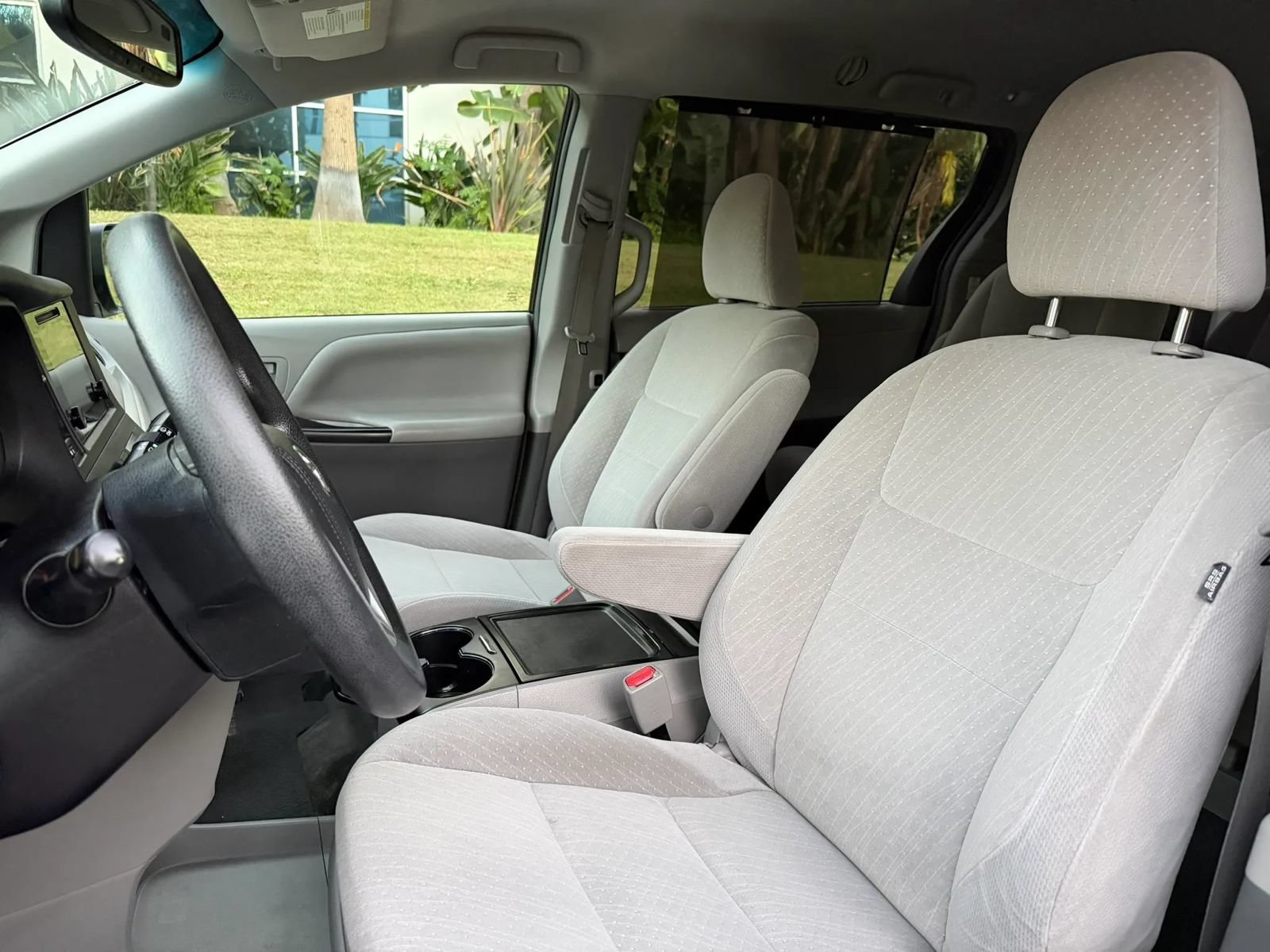 Used 2017 Toyota Sienna LE FWD image 23