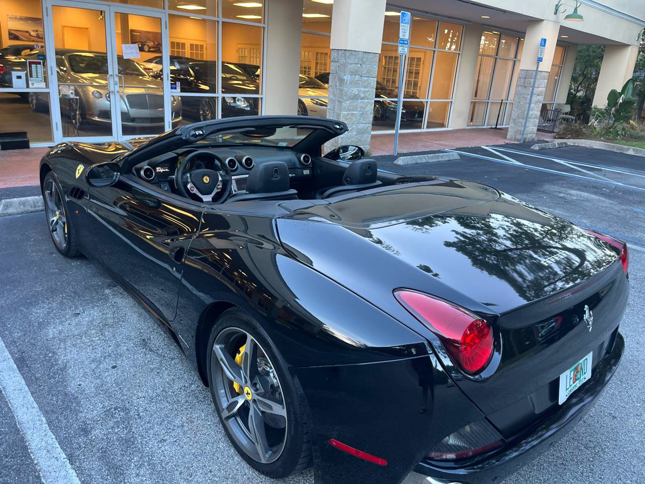 Used 2010 Ferrari California RWD image 9