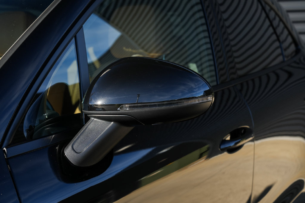 Certified 2018 Porsche Macan AWD/4WD image 9