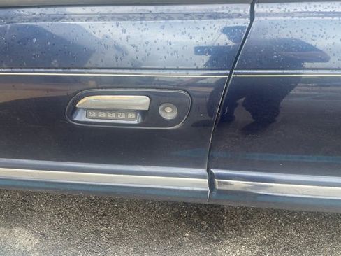 Used 2002 Lincoln Continental FWD image 32