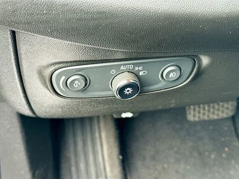 Used 2020 Chevrolet Equinox Premier AWD/4WD image 12