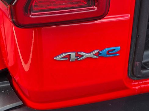 Used 2024 Jeep Wrangler Unlimited Sahara image 17