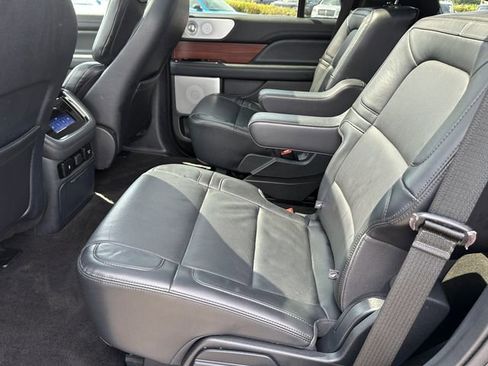 Used 2022 Lincoln Navigator Reserve image 17