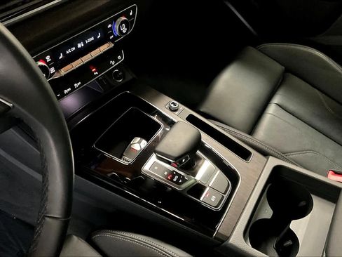 Certified 2025 Audi Q5 2.0T Premium image 19