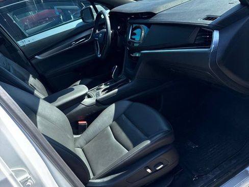 Used 2024 Cadillac XT6 Luxury w/ LPO, Floor Liner Package FWD image 5