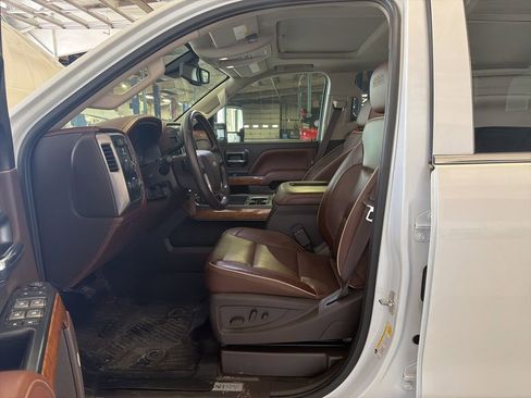 Used 2019 Chevrolet Silverado 2500 High Country w/ Duramax Plus Package image 6