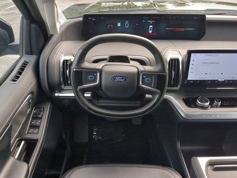 Used 2025 Ford Expedition Platinum w/ Driver's Package image 15