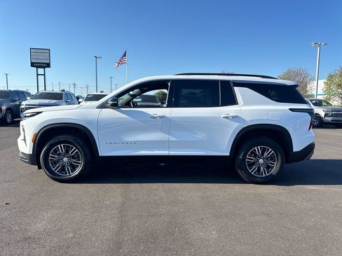Used 2026 Chevrolet Traverse LT FWD image 3