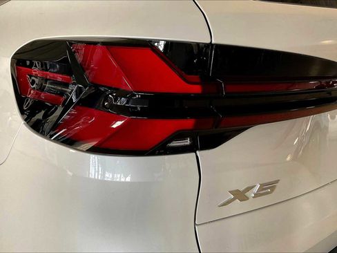 New 2026 BMW X5 sDrive40i image 14