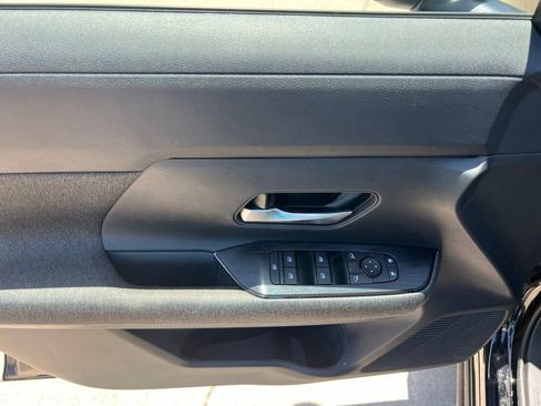 Used 2025 Nissan Kicks SV FWD image 11