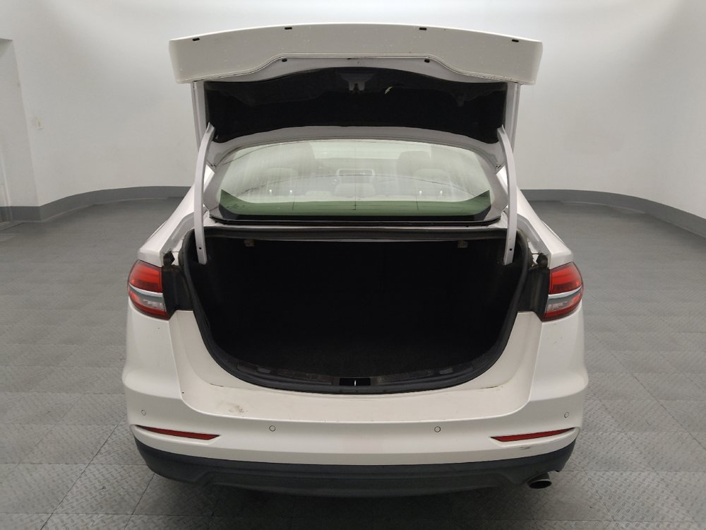 Used 2019 Ford Fusion SE FWD image 29