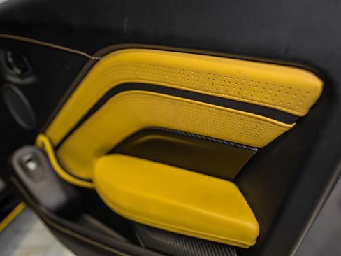 Used 2019 Aston Martin V8 Vantage Coupe image 38