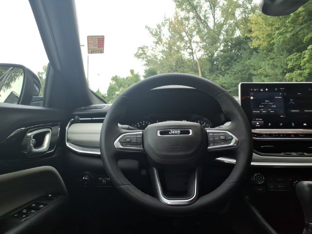 Certified 2023 Jeep Compass Limited AWD/4WD image 19