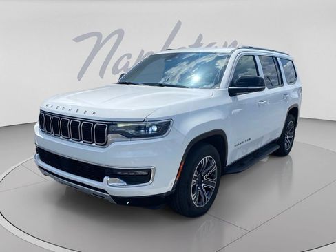 Used 2024 Jeep Wagoneer Series II w/ Flexible Seating Group RWD image 4