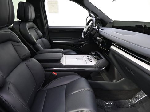 New 2025 Lincoln Navigator Reserve w/ Jet Appearance Package image 16