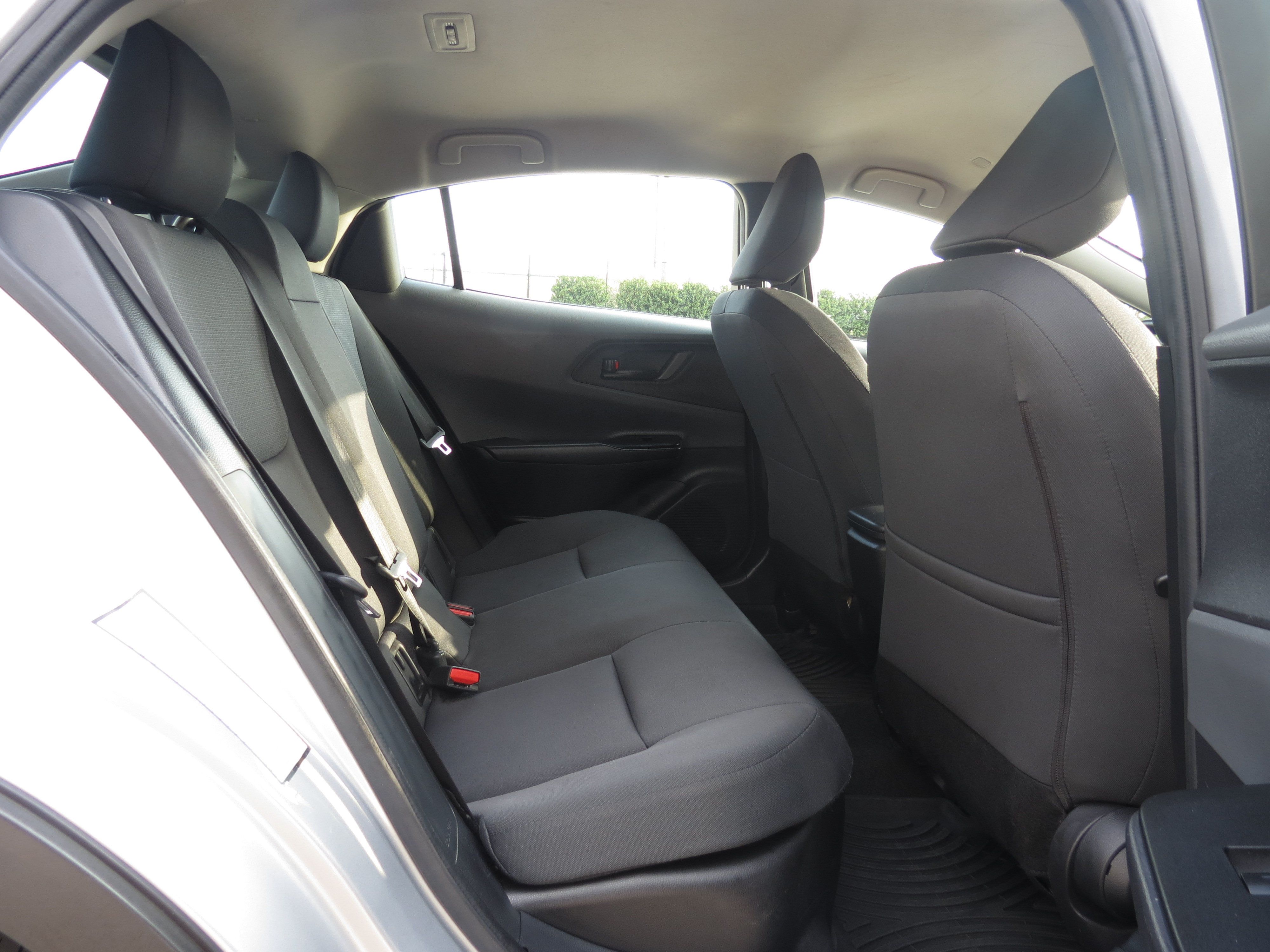 Used 2023 Toyota Prius LE FWD image 32