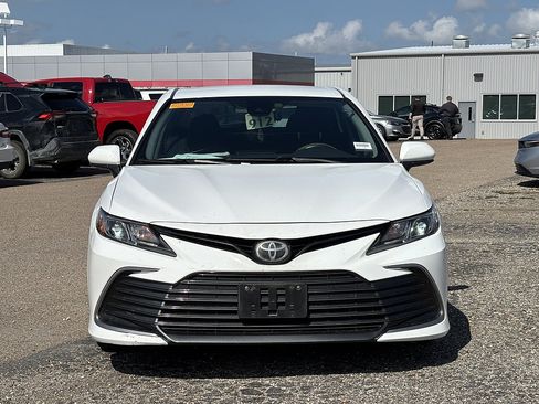 Used 2021 Toyota Camry LE FWD image 3
