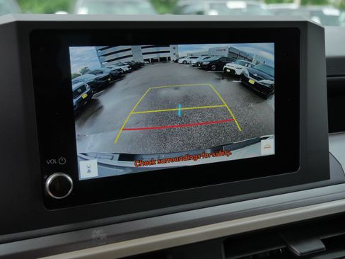 Certified 2025 Toyota Tacoma SR5 AWD/4WD image 32