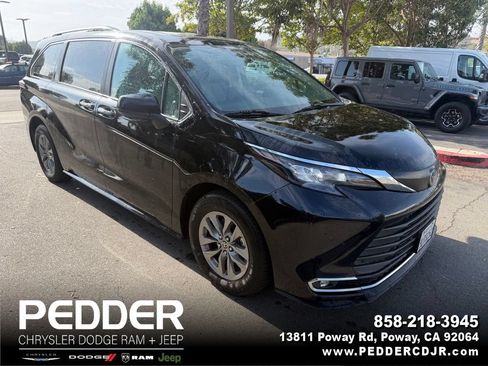 Used 2024 Toyota Sienna XLE FWD image 1