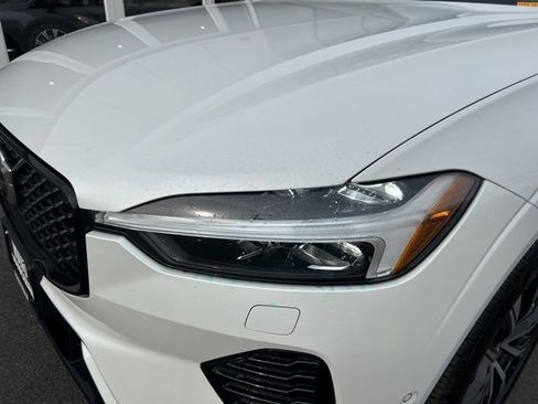 Certified 2025 Volvo XC60 B5 Plus image 8